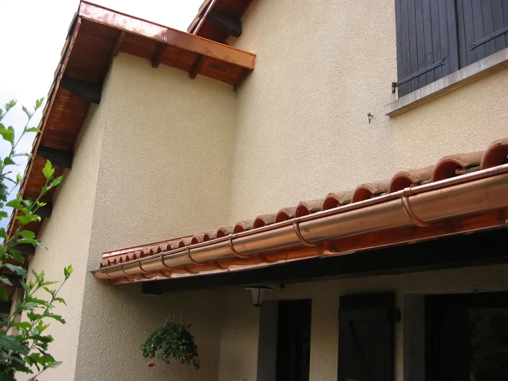 Gouttière sous gouttière finitions